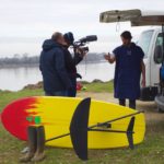 Francois le réalisateur avec Gildas sur les berges de la Dordogne.